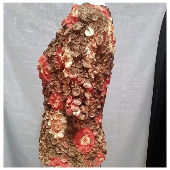 4/$20 90s Vintage Gold Floral Plisse Top - Picture 2 of 4